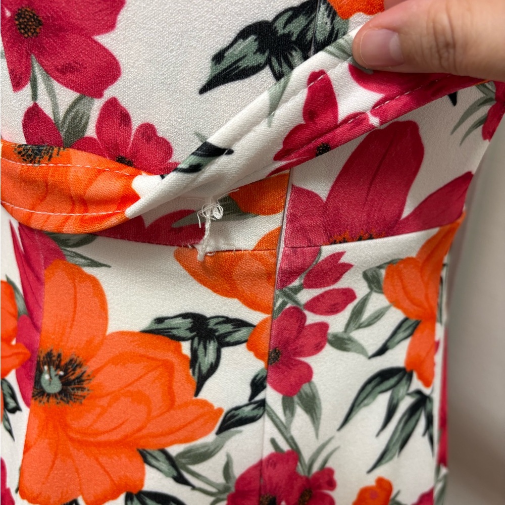 Calvin Klein Floral Print Hibiscus Belted
A Line Sleeveless Midi Dress Size 2 - Picture 5 of 11